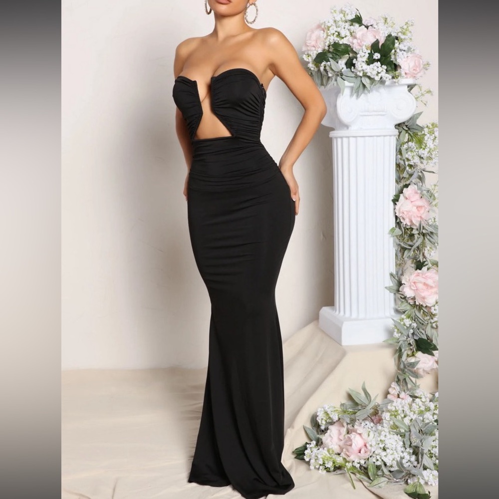 Fashion Nova Grand Entrance Maxi Dress in Black